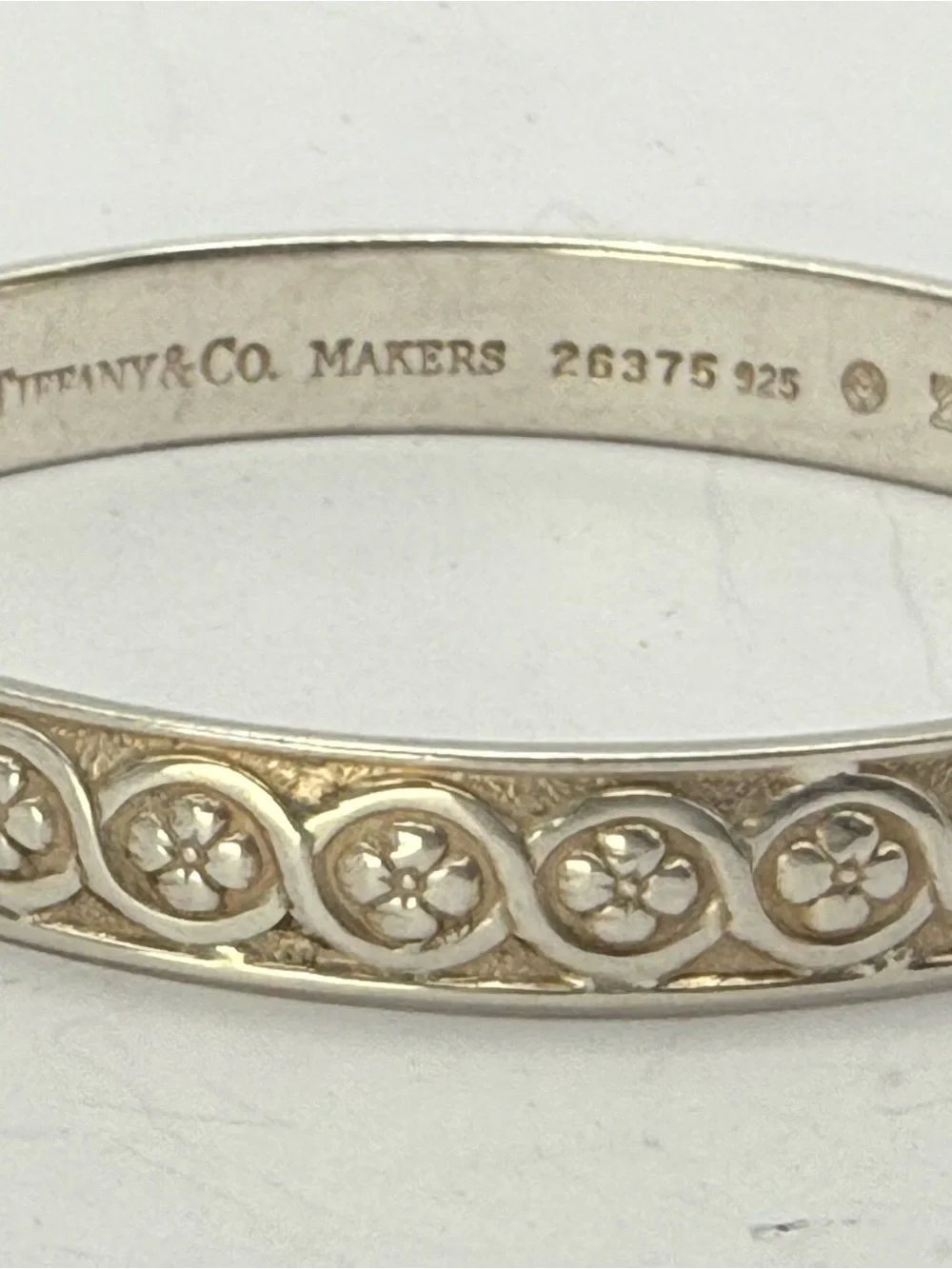 Tiffany & Co. Makers 26375 Sterling Silver Floral Bangle Bracelet 7.5”
